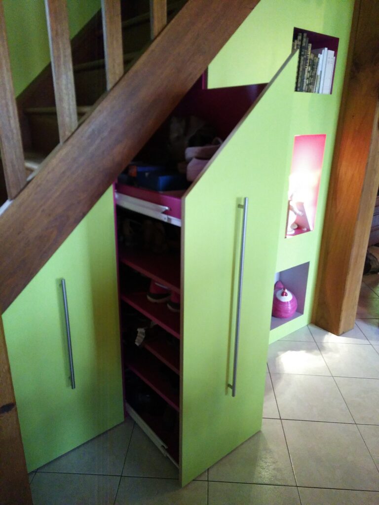 Optimiser les petits espaces avec des solutions d’aménagement intérieur astucieuses