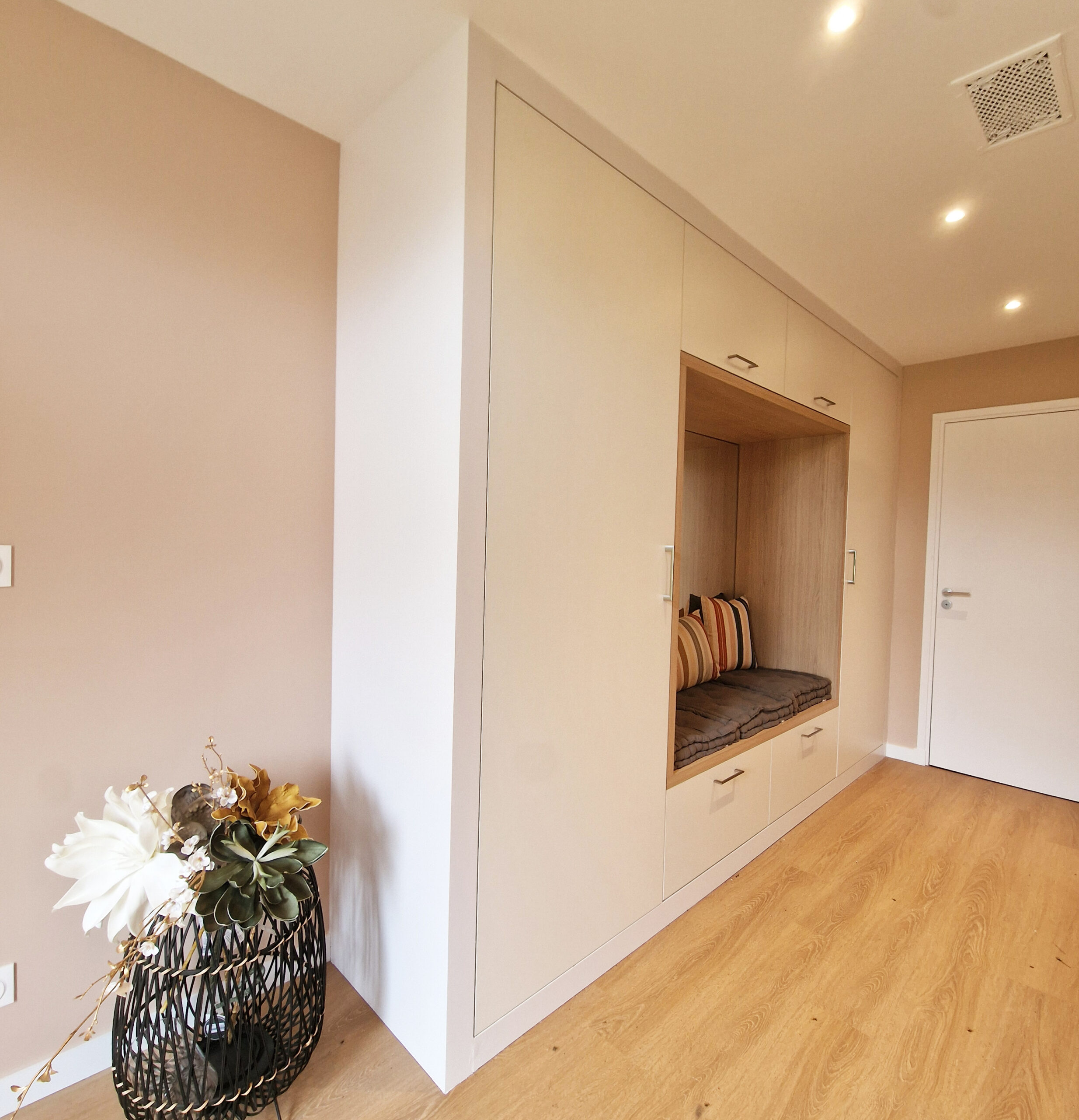Le MDF (Medium Density Fiberboard) c'est quoi? Rénovation complète d'un logement avec un dressing d'entrée
